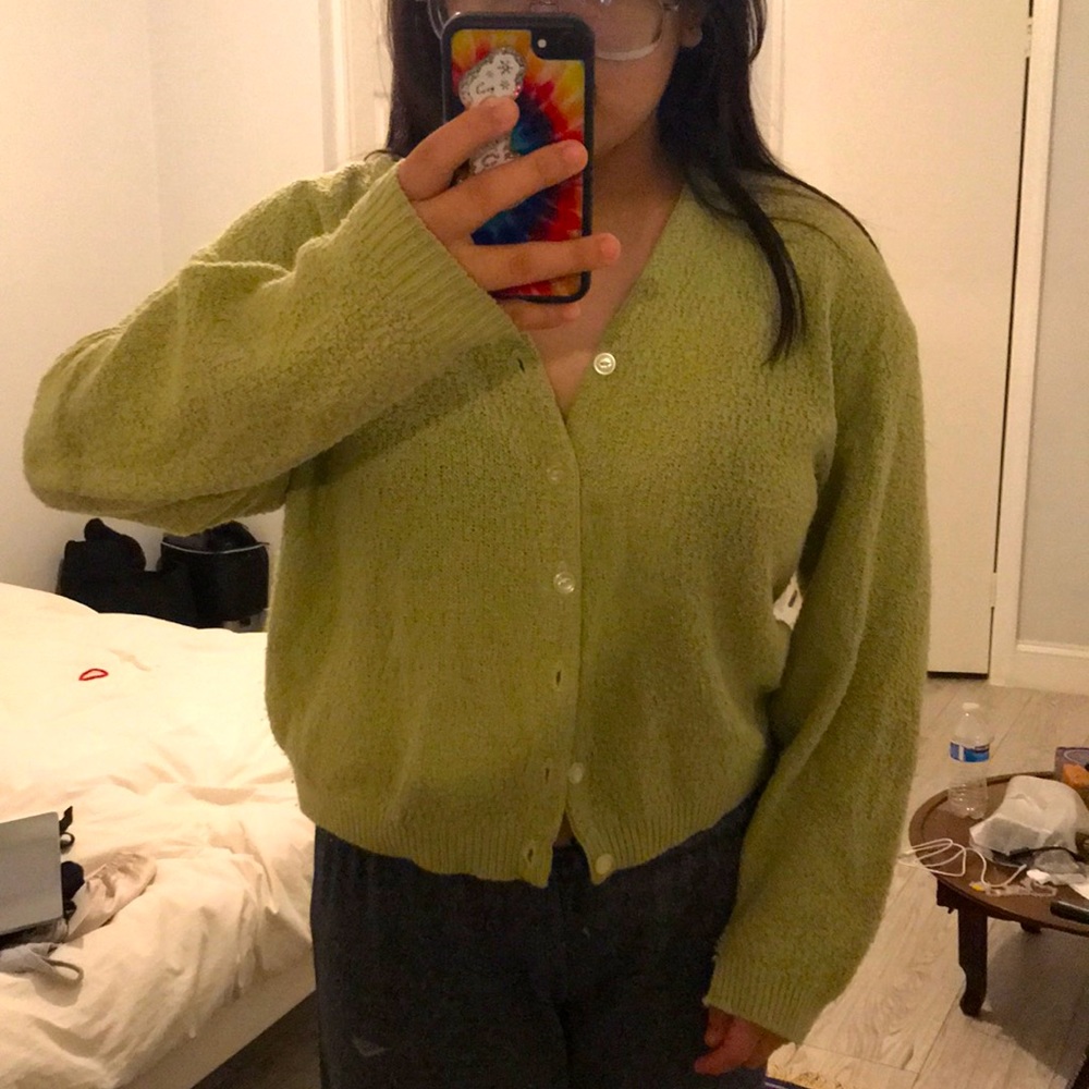 vintage light green cardigan button !
